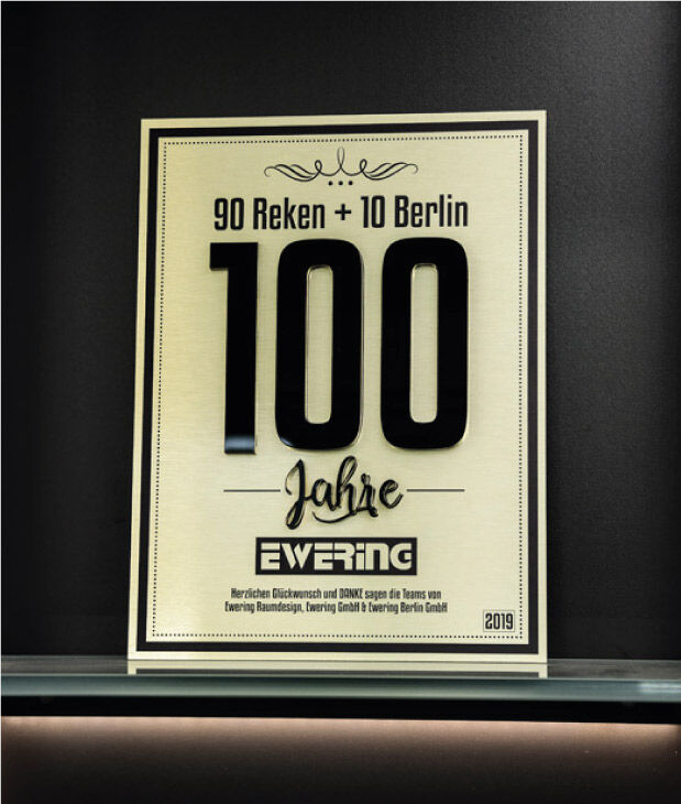 Goldene Auszeichnung zum 100-jährigen Firmenjubiläum.