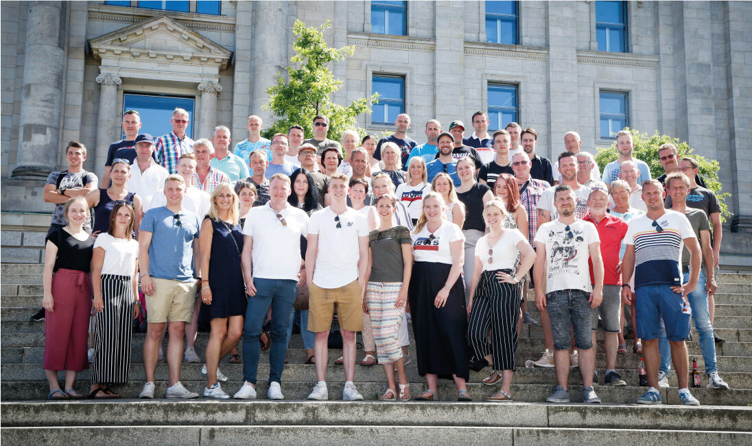 Das Team von Ewering auf einem Frmenausflug zur Feier des 100-jährigen Firmenjubiläums.